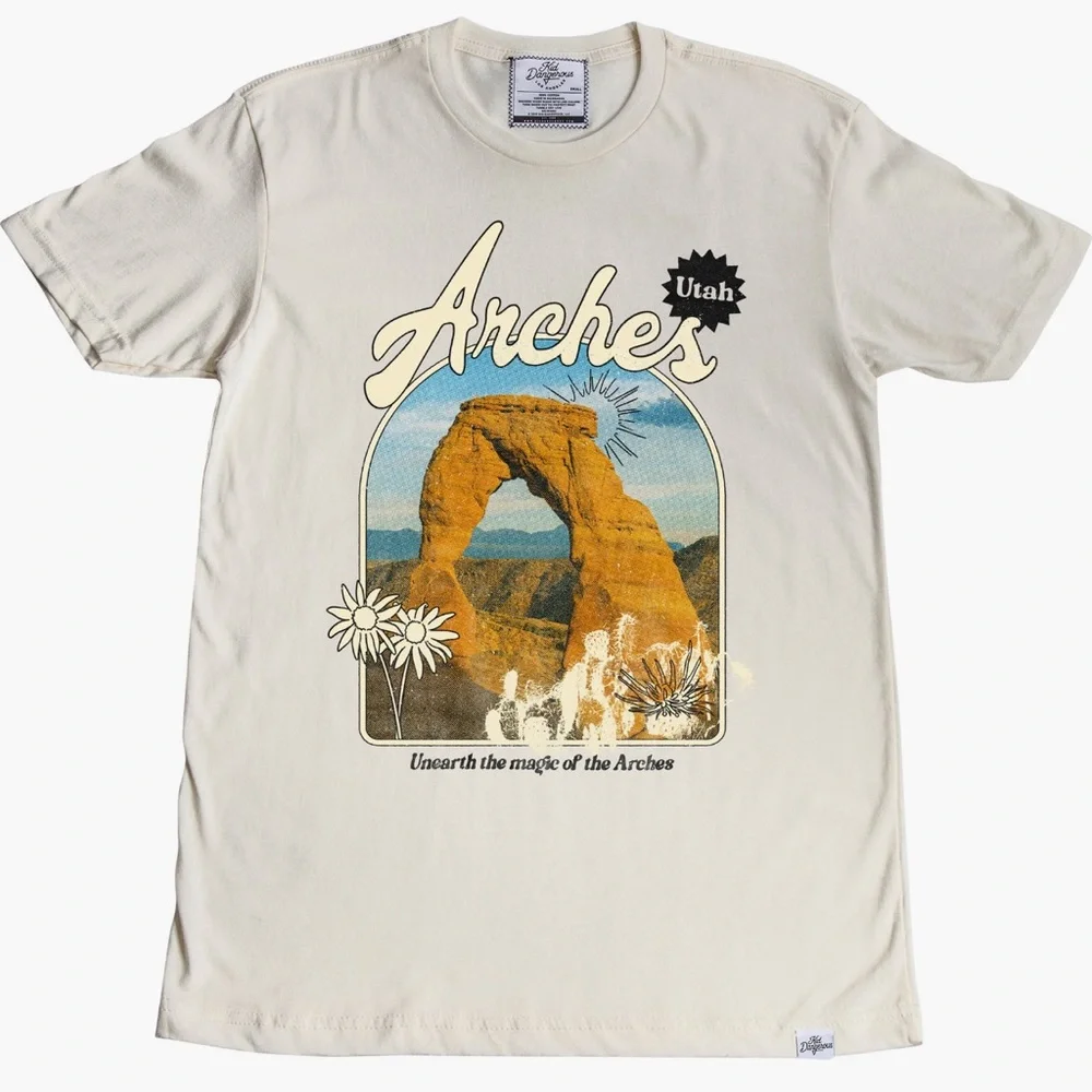 Kid Dangerous | Arches Utah Graphic T-Shirt in Natural Beige size Large NWT - Picture 1 of 10